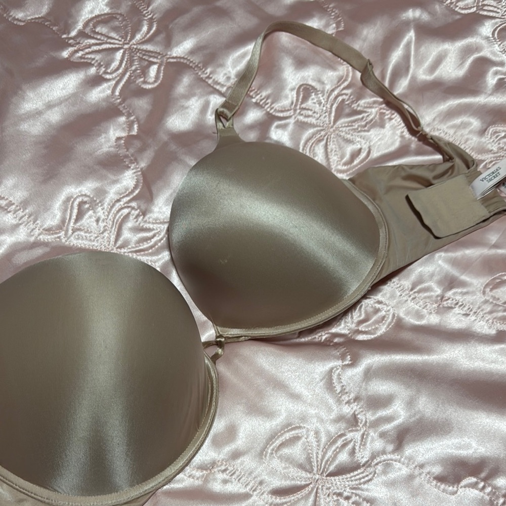 Victoria's Secret bombshell add 2 cup sizes Bra